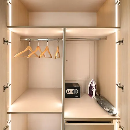 Apart-hotel Icon Skg 4*