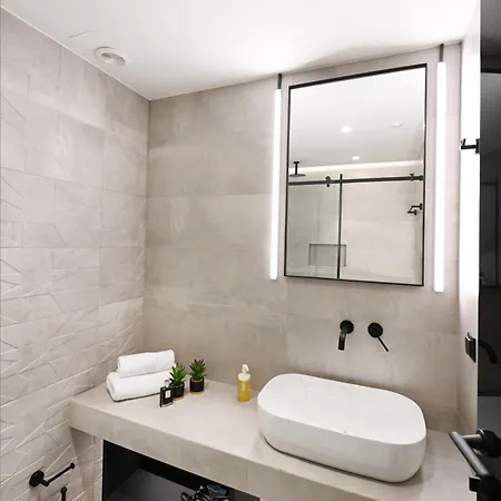 Aparthotel Icon Skg 4*