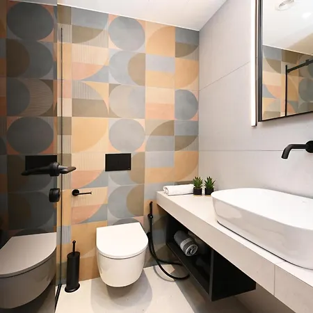 Aparthotel Icon Skg